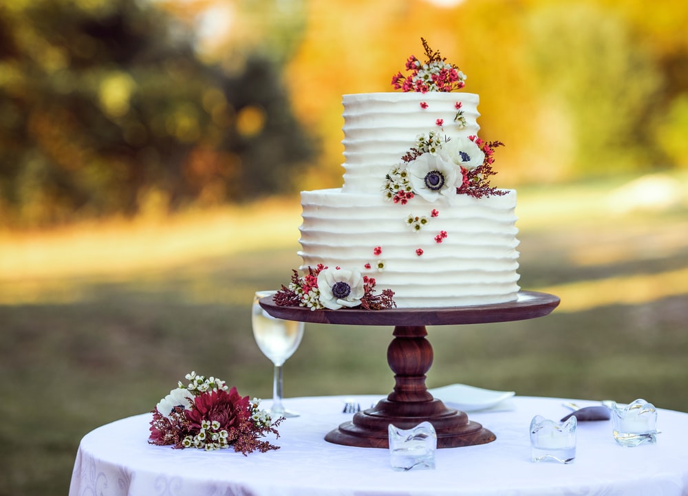 How to Choose the Perfect Bakery to Design Your Wedding Cake - The Cottage Cafe